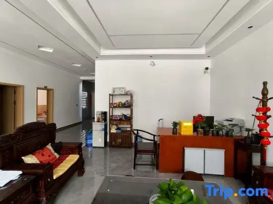 Mountain Riverside Retreat · Dali Erhai Branch - Seaside & Mountain View, Moonlit Huaxi Cottage