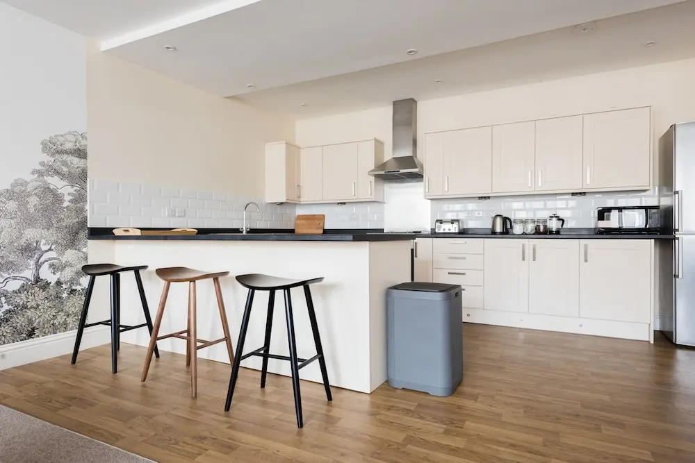 The Broadmead Jungle - Lovely & Central 3BDR Apartments	