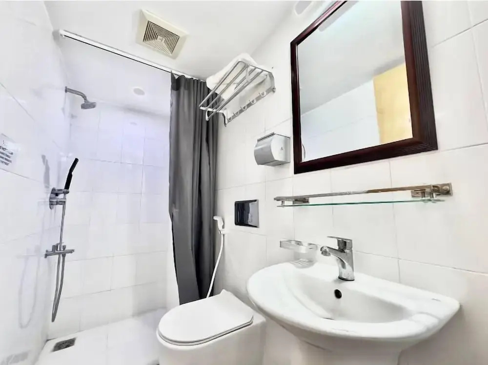 250 sqft 2 Studio Apt Pool and Sauna