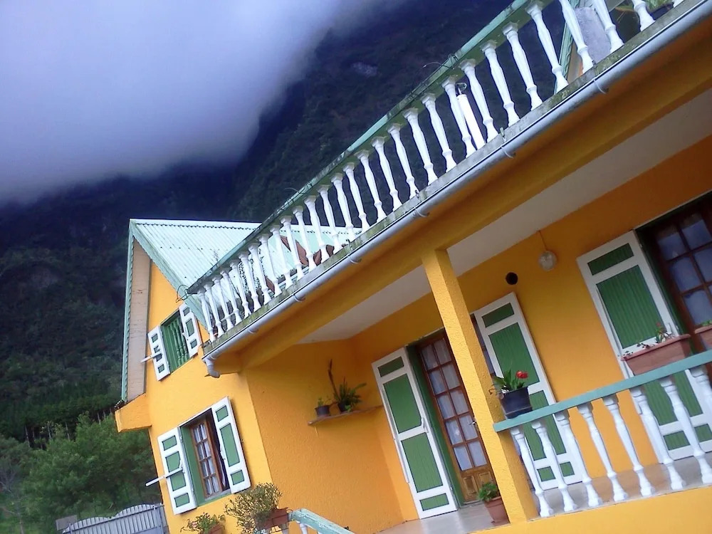 House with 4 Bedrooms in Cilaos, with Wonderful Mountain View, Enclosed Garden And Wifi - 40 Km From the Beach
