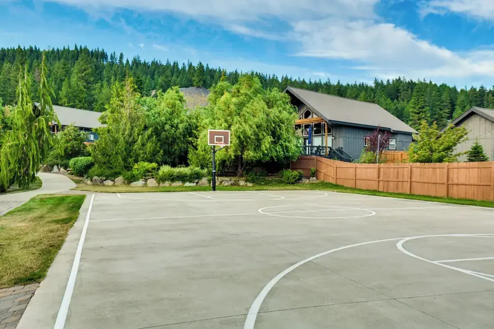 Hot Tub & Game Room: Ronald Retreat 2 Mi to Lake!