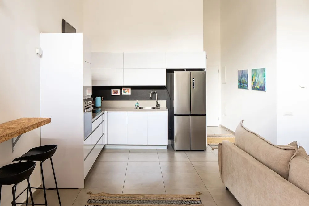 Cozy 2BDR with Parking