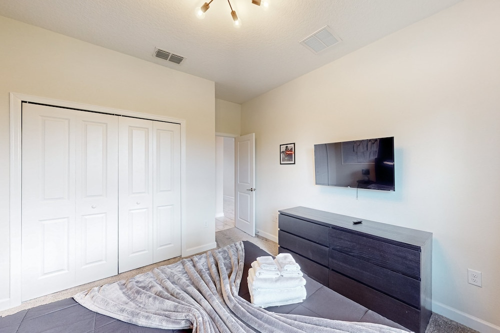 Luxury Home With a Private Pool & Game Room - Resort Amenities, Great Location