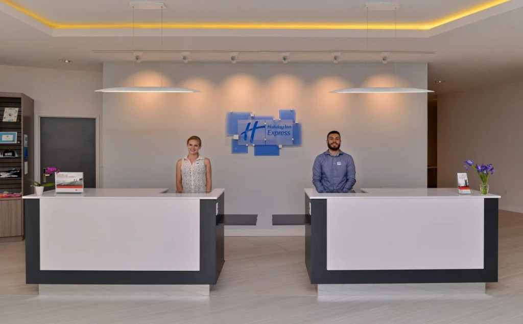 Holiday Inn Express & Suites San Diego - Mission Valley