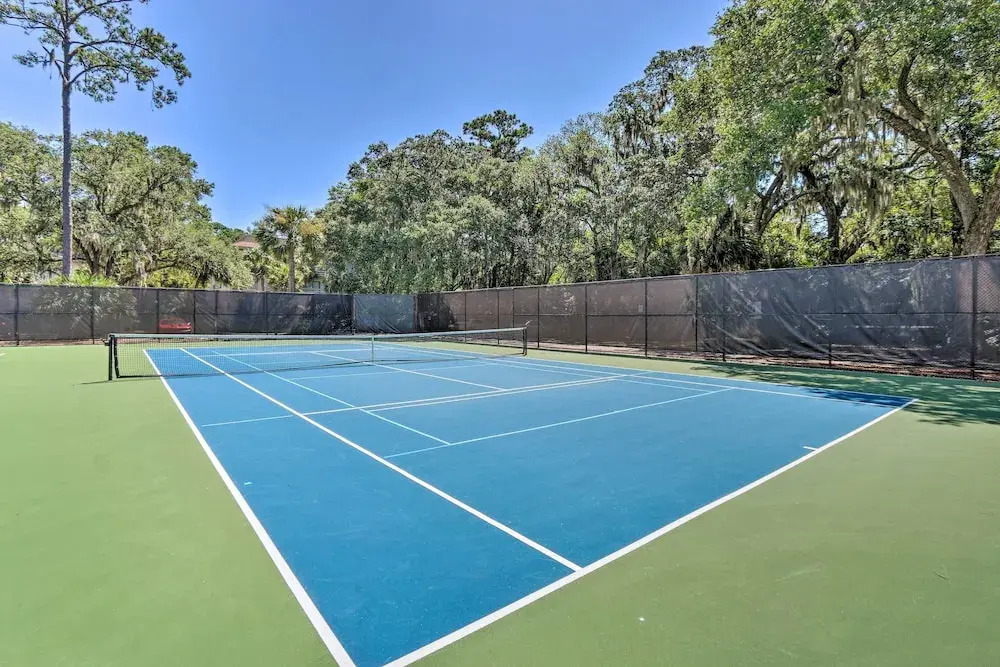 < 1 Mi to Coligny Beach Park: Condo w/ Tennis!