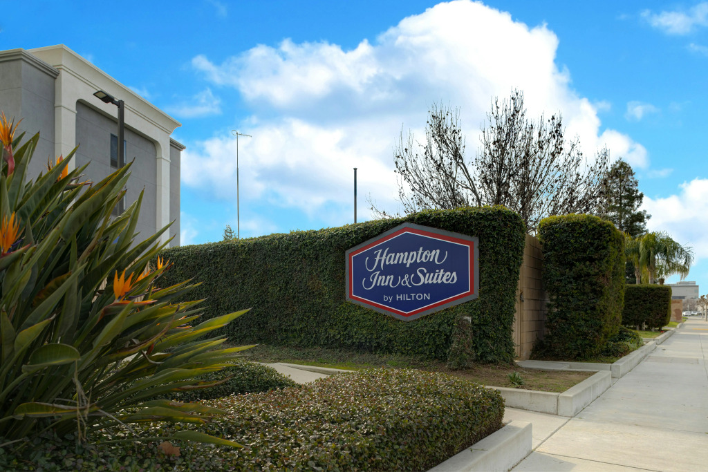 Hampton Inn & Suites Tulare