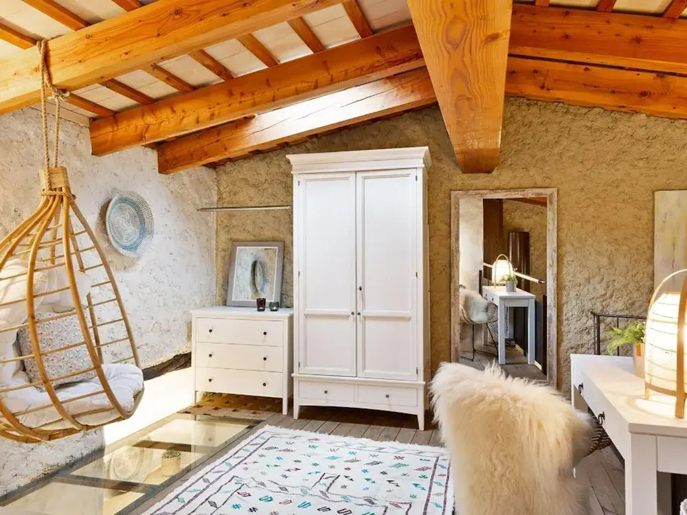 Charming Stone House Near Beach Retreat