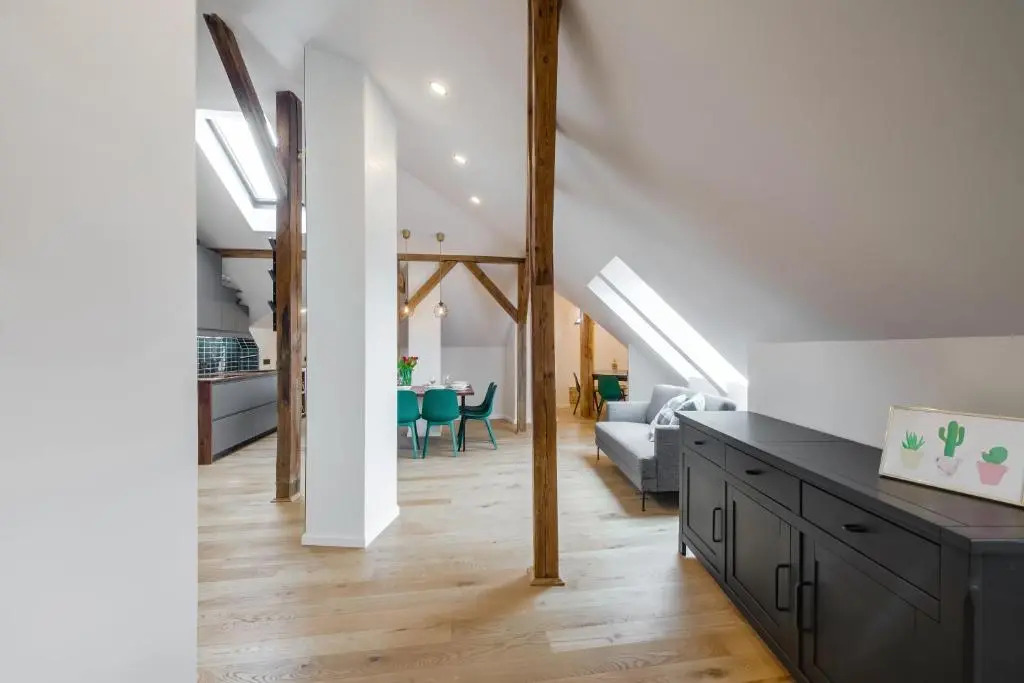 Big Design Apt - Sleeps 12 - Best Location