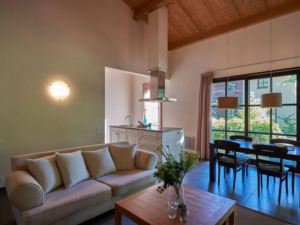 Luxurious ground-floor villa on castle estate with fireplace