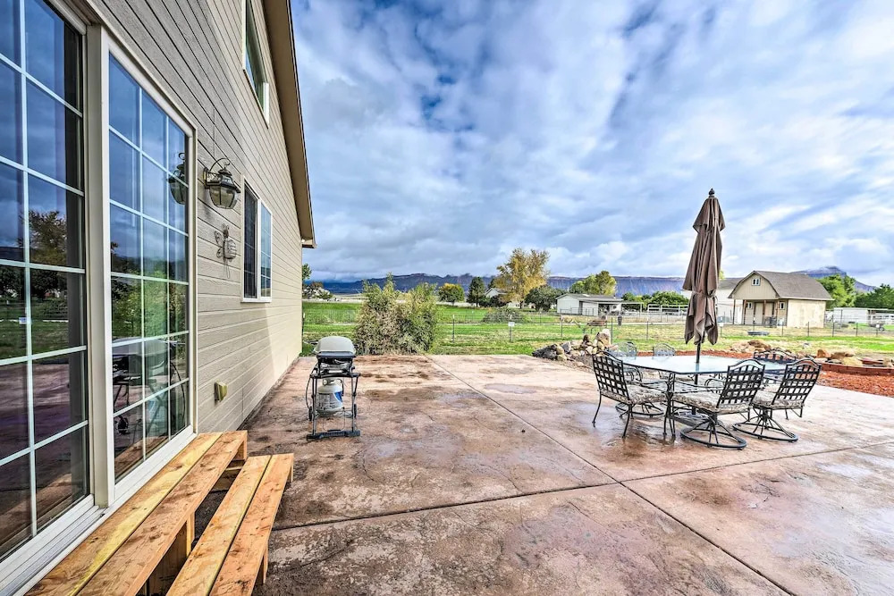 The Vineyard Country Farm Home at Grand Valley