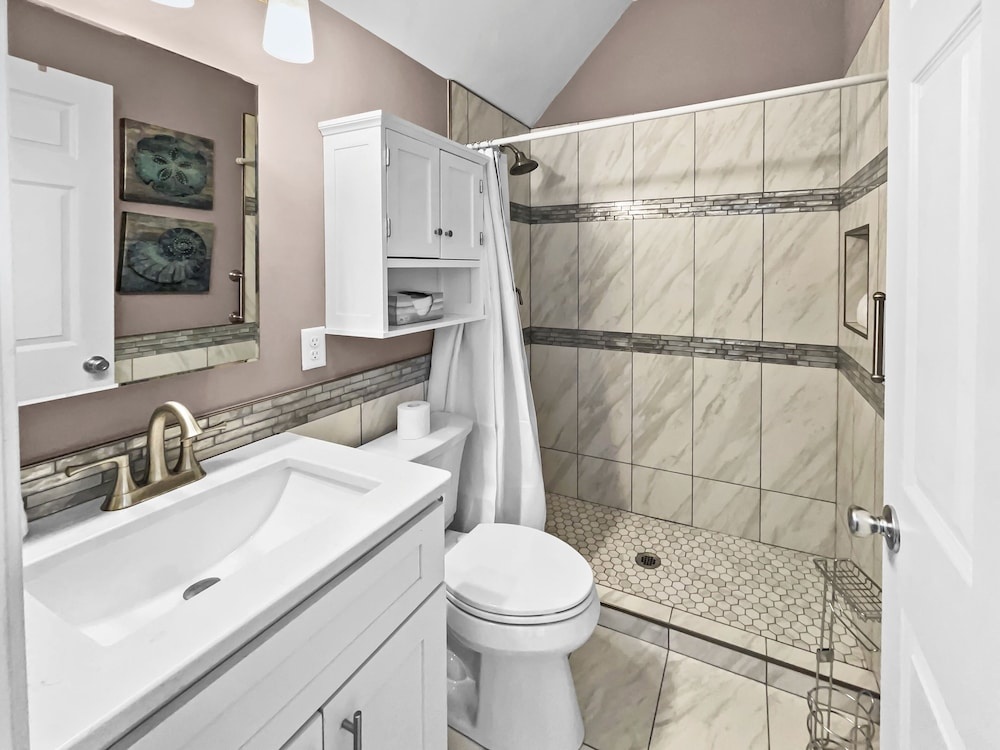 Sand Piper 1 Bedroom Home by RedAwning