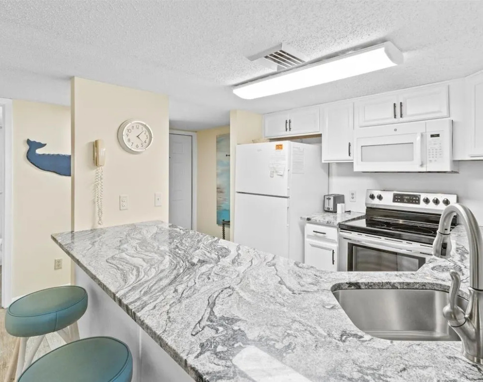 Gulf Shore Condo #310 - 2 Br condo by RedAwning