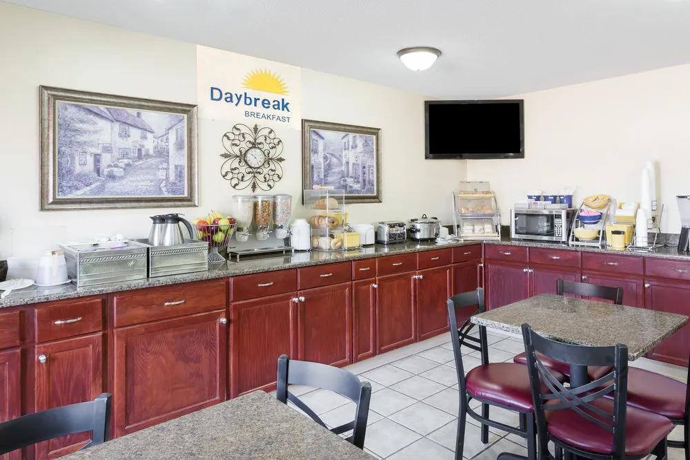 Days Inn And Suites Des Moines Airport