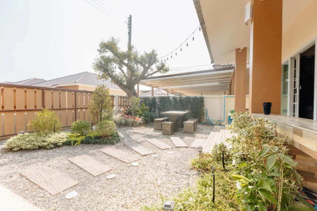 Glass House, Mountain View, Near Airport-City