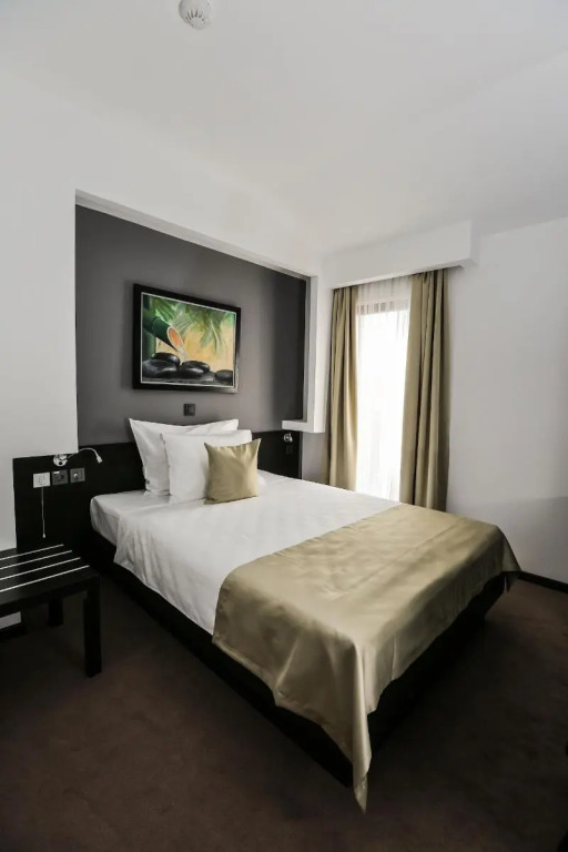 Garni Hotel Zen free parking