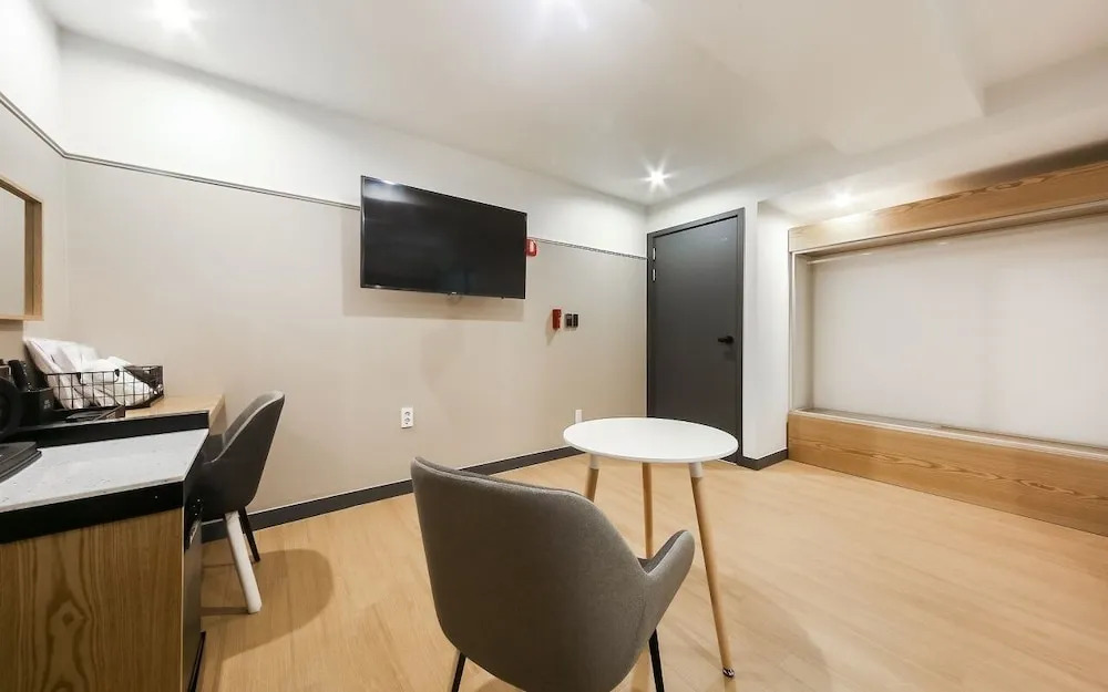Gray 194 Hotel