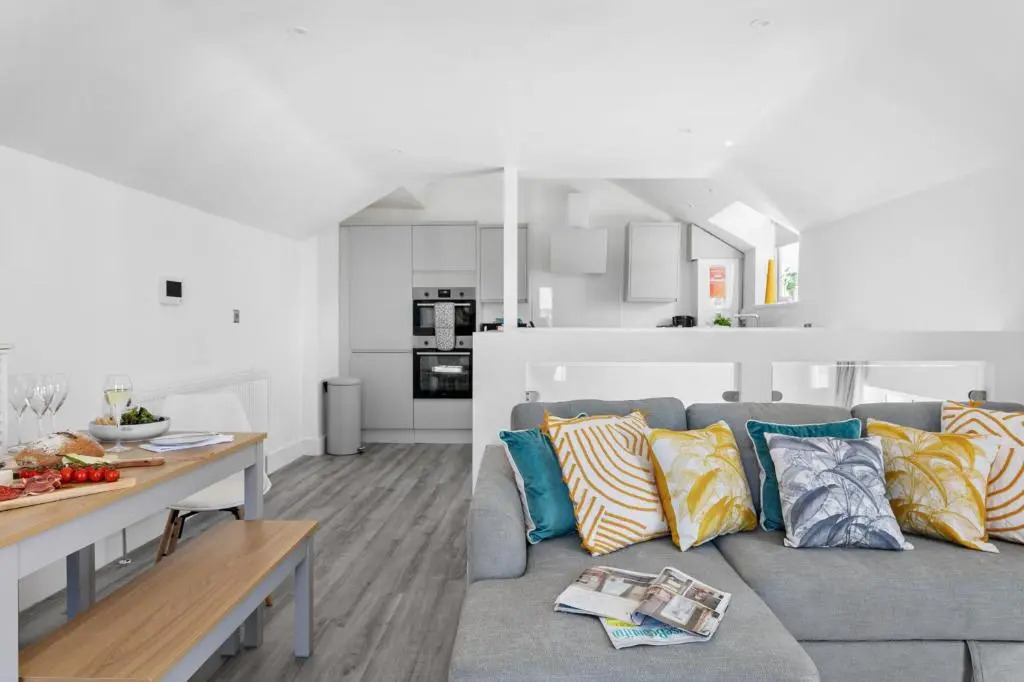 Sea Breeze, Luxury Views Seafront Stylish Home