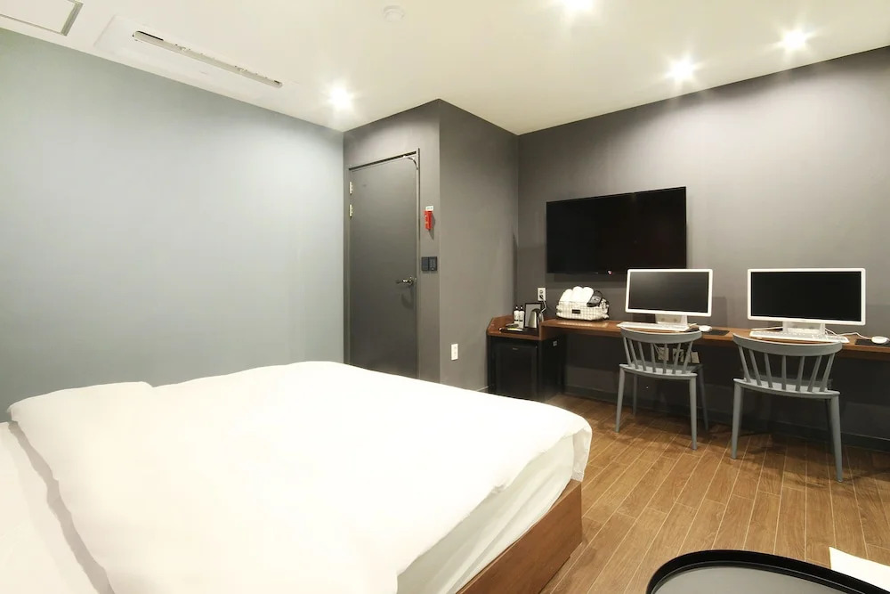 Changwon Myeongseo-Dong No. 25 Hotel Convention Branch