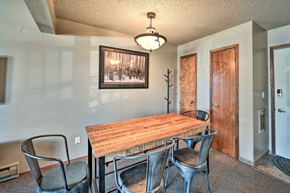 Hike + Relax Poolside! Unit 3 Mi to Dtwn Steamboat