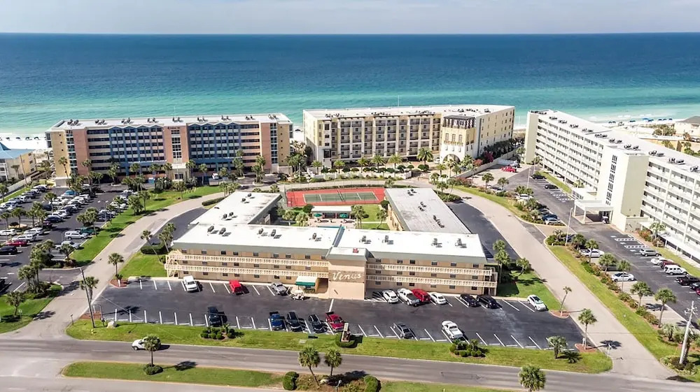 Venus 219 - 2nd Floor 1 BR on Okaloosa Island with easy beach access by RedAwning