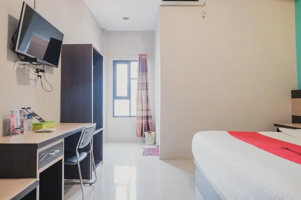 RedDoorz Syariah at Hotel Grand Mentari