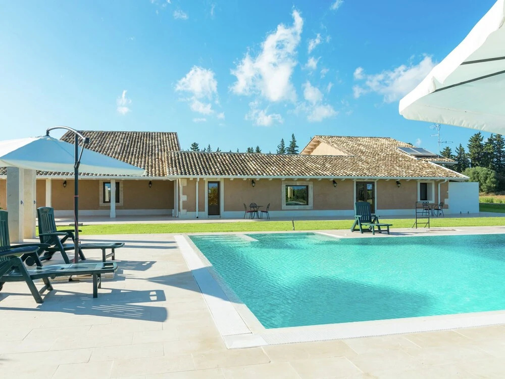Luxurious Holiday Home With Swimming Pool In Syracuse Italy