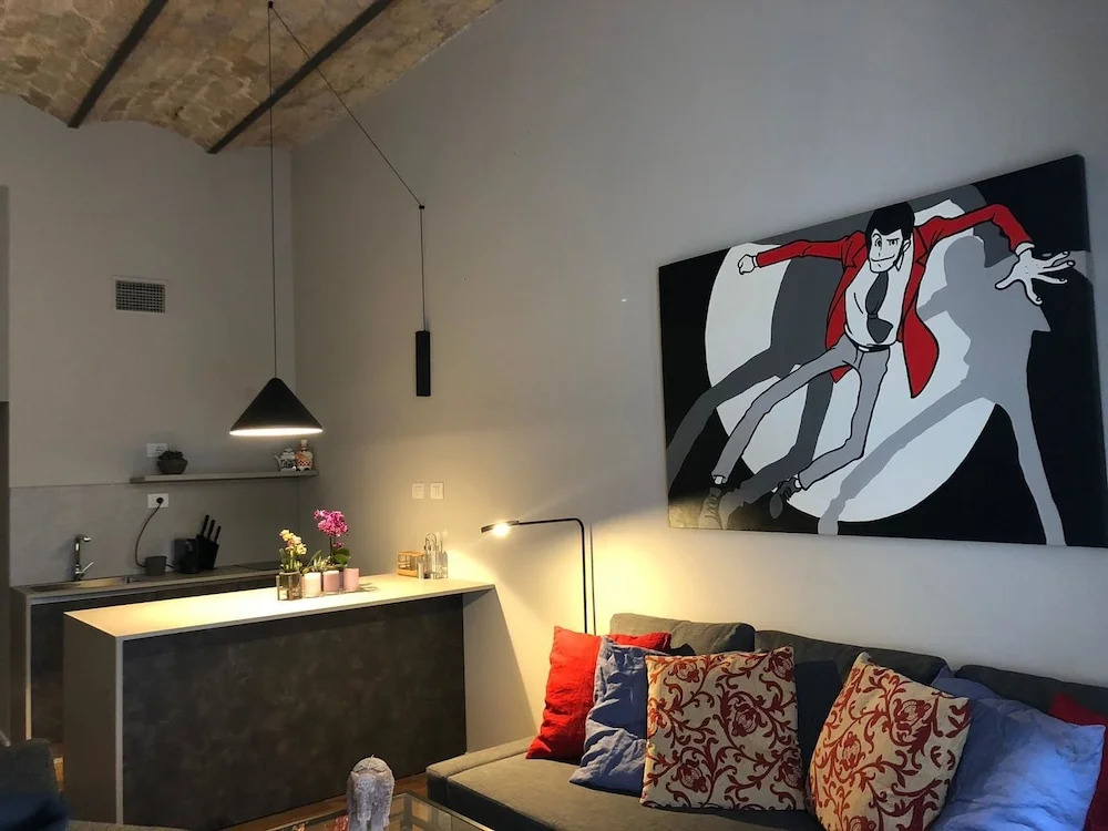 Home in Trast