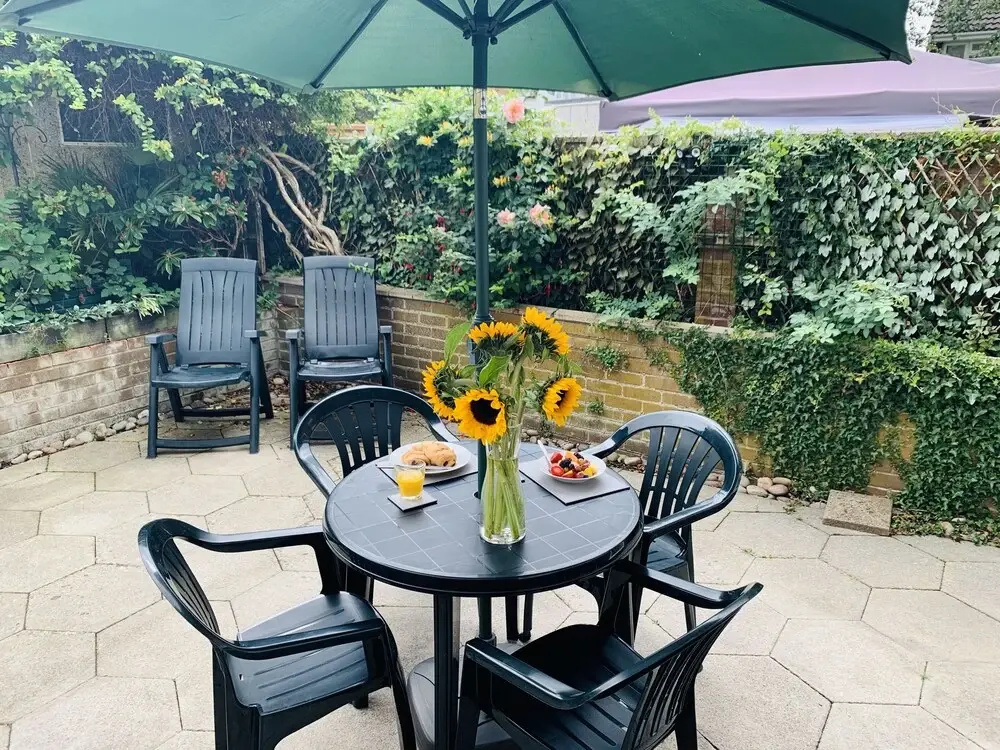 Spacious 3 Bedroom Home with Garden in Farnham
