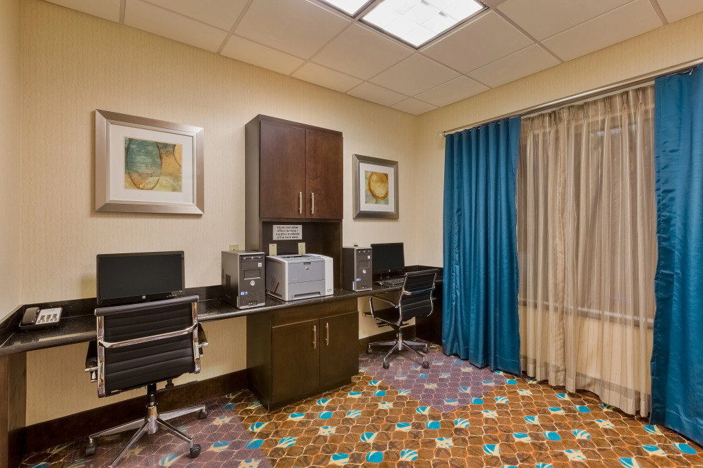 Holiday Inn Express and Suites Alpine by IHG