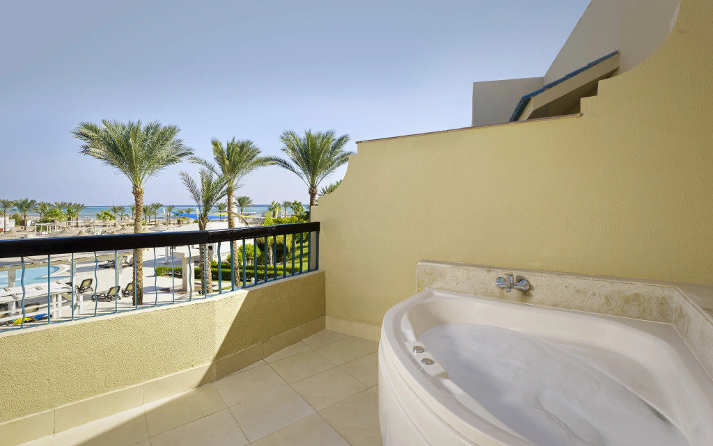 Coral Sea Holiday Resort & Aqua Park