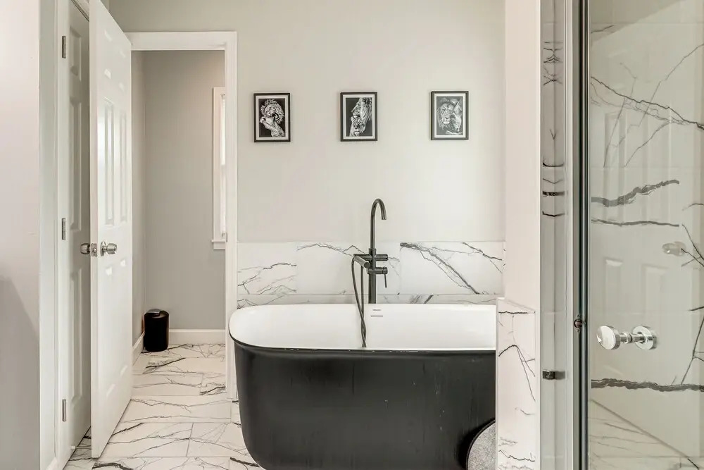 Walk to Mercedes-benz! Centrally Located ATL Base