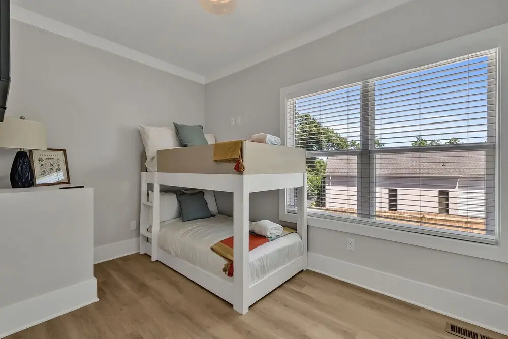 Soprano-private Rooftop-gr8 Walking Location