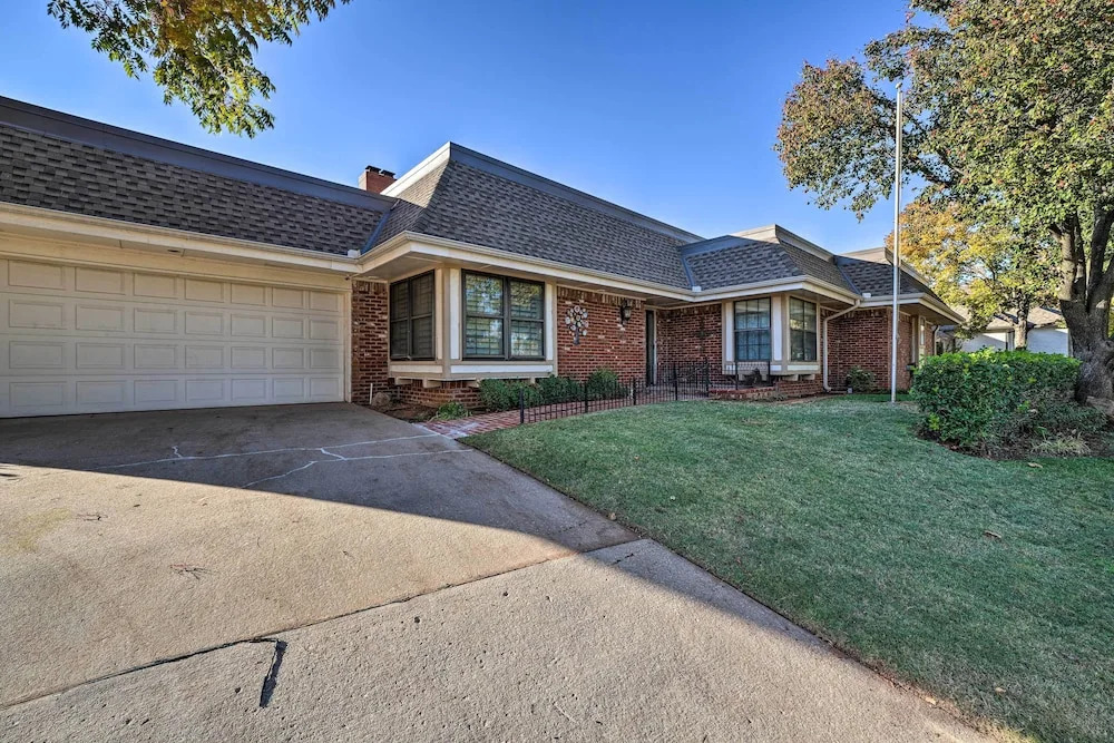 15 Mi to Dtwn: Oklahoma City Family Home