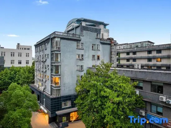 Rujia Superior Cloud Hotel