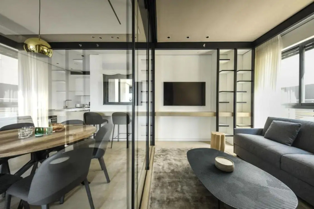 Modern and Vibrant 2BR apartment with Private Balcony
