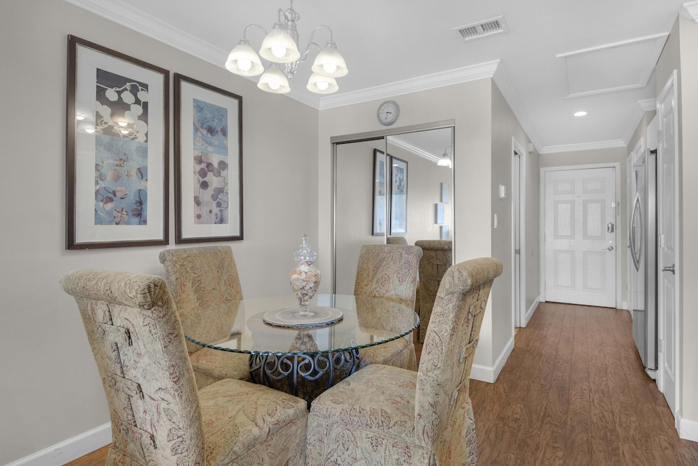 Sunset Harbor Palms 2-304