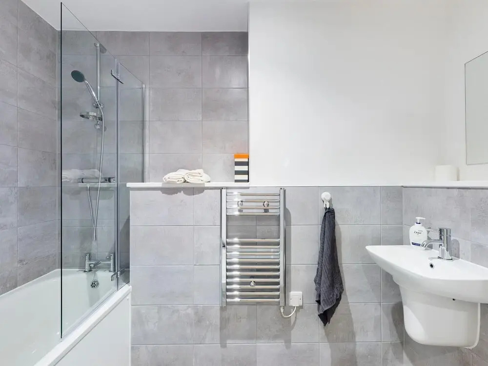 Sleek and Modern 2BD 2bath in the Heart of Salford