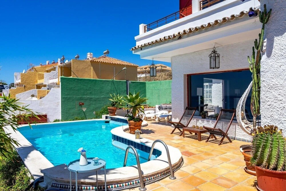Outstanding beachfront villa Fuengirola