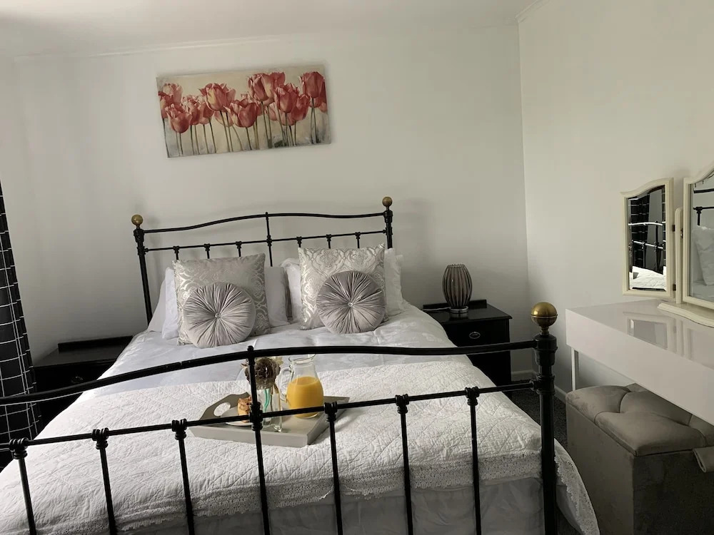 House - Sleeps 5 parking & private garden