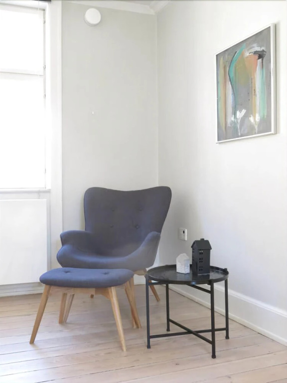 Studio near Queen 1143 - 1