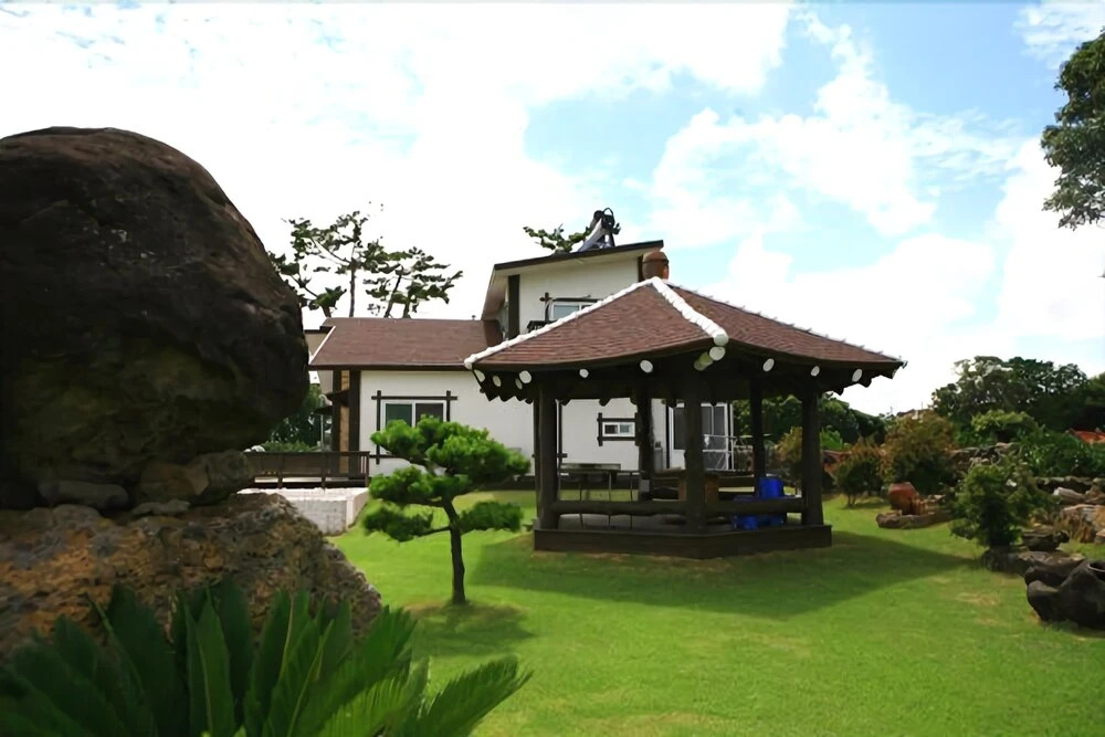 Seogwipo White Castle Pension
