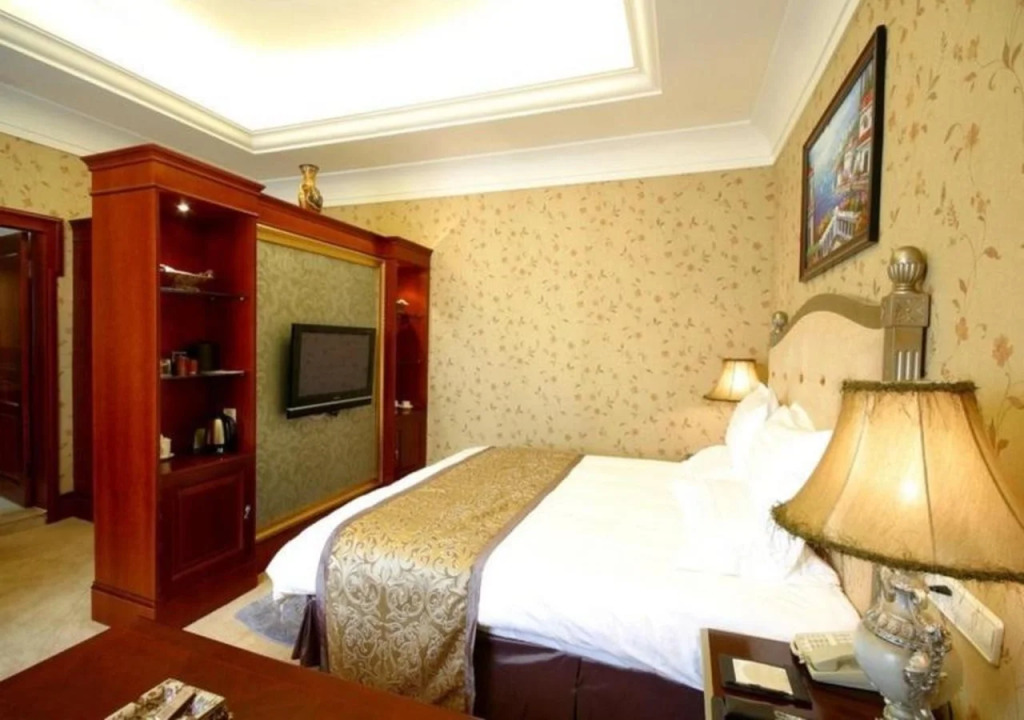 Zhanqiao Prince Hotel