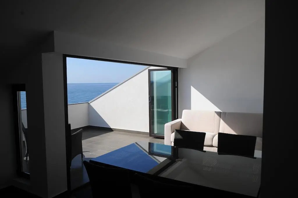The Roof On The Sea