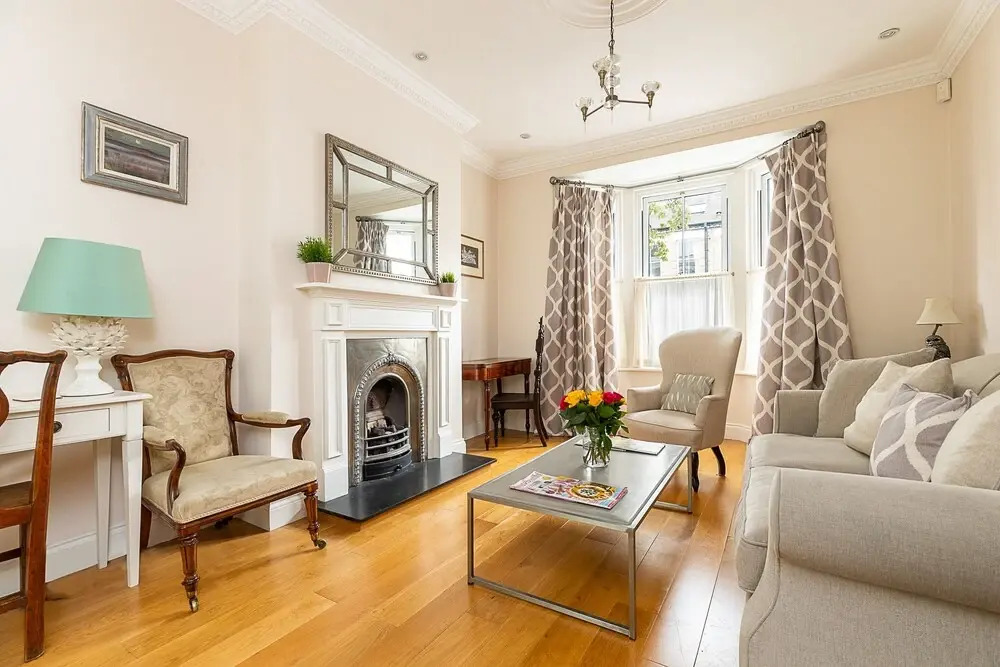 JOIVY Stunning 3 bed House Close to Westfield