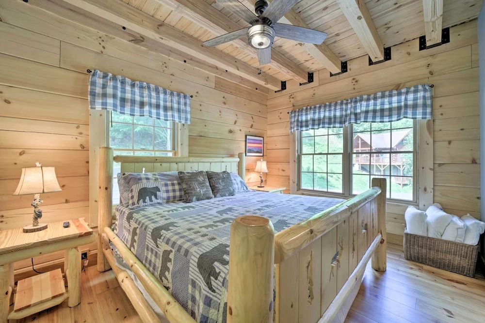 Luxe Log Cabin w/ Modern Finishes & Mtn Views
