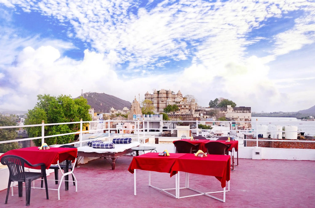 The Lake View Hotel- On Lake Pichola