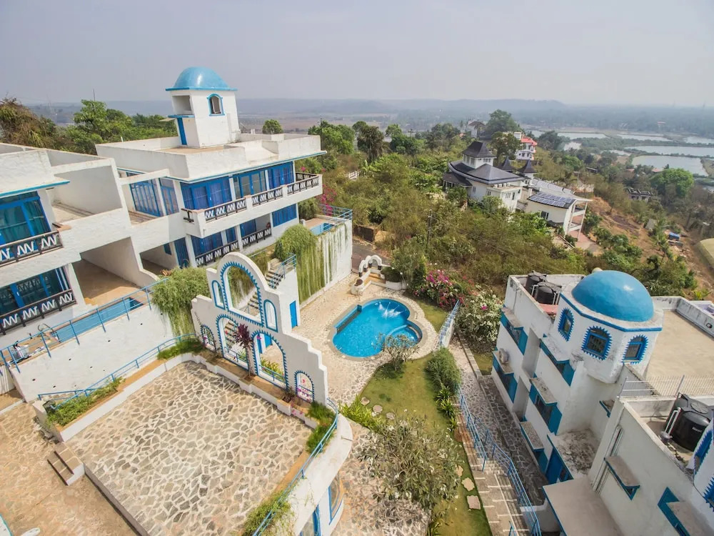 OYO 11899 Home Greek Style 4BHK Penthouse Bambolim