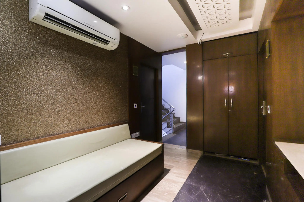 OYO 79456 Collection O Hotel Kyra