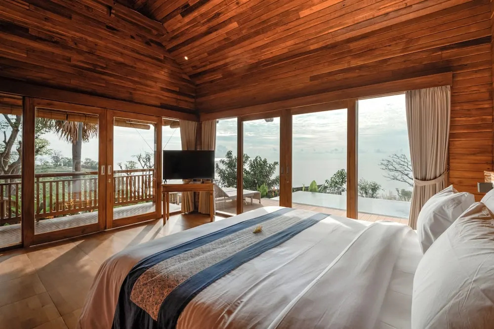 Seraya Cove Estate by Manara
