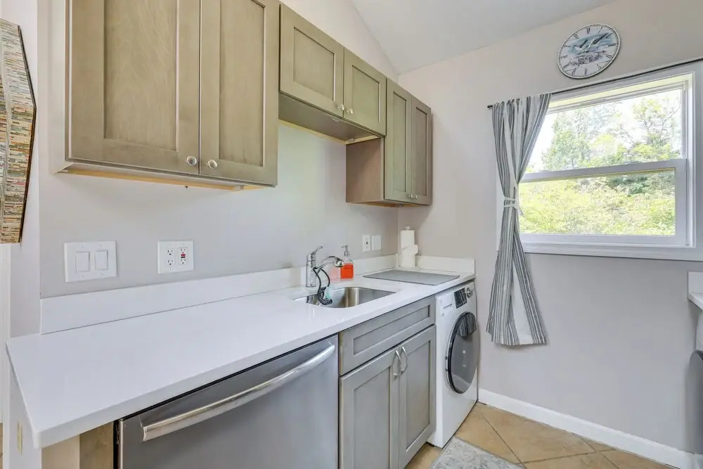 Close to Beach & P-town! Cottage w/ Bay Views